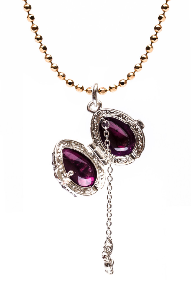 Stars Opening Violet Egg Pendant