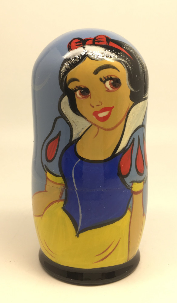 The Snow White Nesting Doll 5pcs 