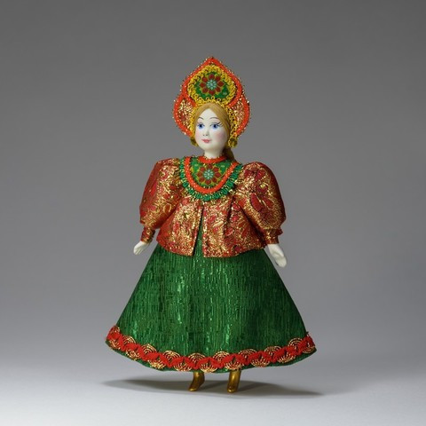 Кукла в русском костюме