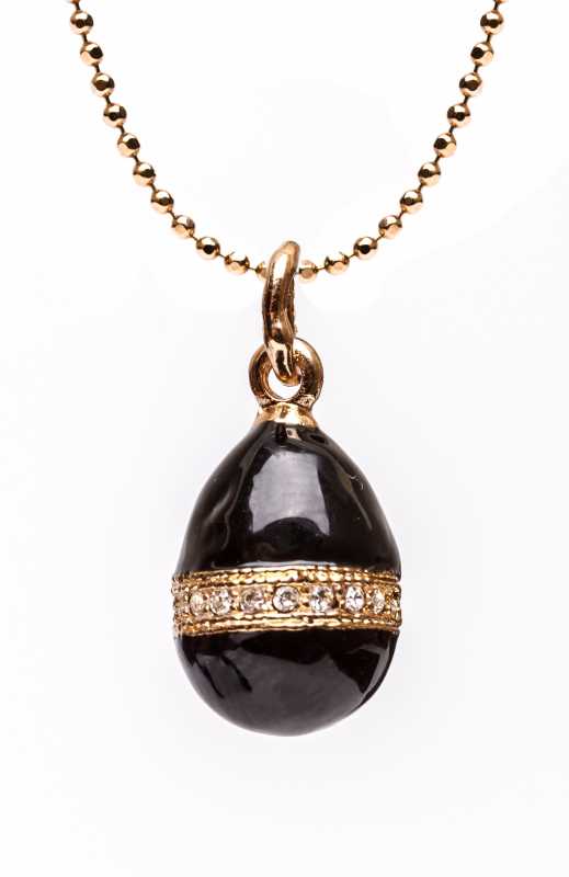 Big Shell Black Egg Pendant