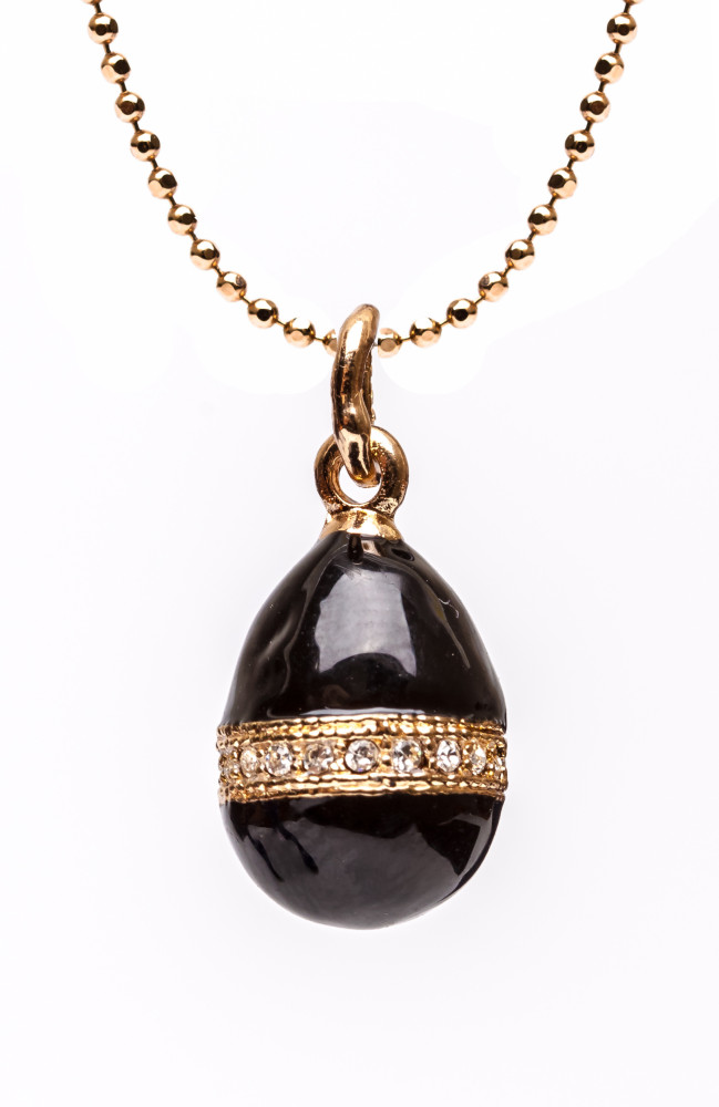 Big Shell Black Egg Pendant