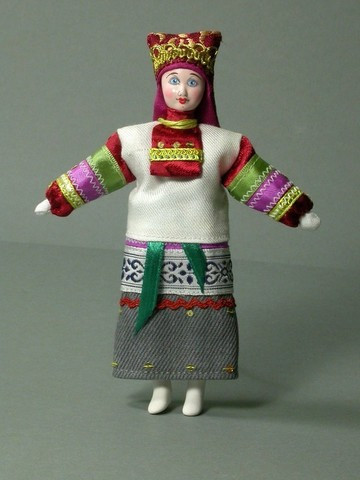 Кукла в мордовском костюме