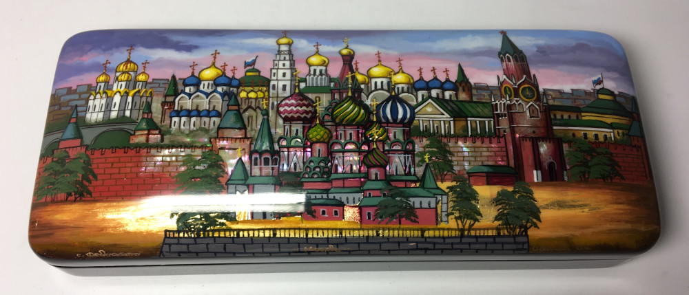 180 x 175 mm  Snt Basil Cathedral and Moscow Kremlin nightime hand painted lacquered box from Fedoscino (by Mihail Studio)