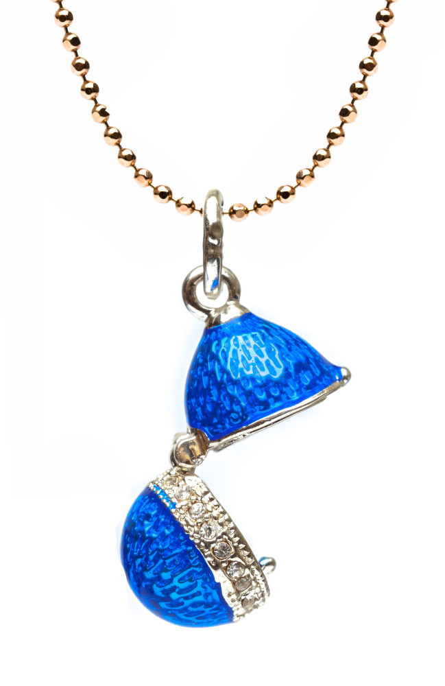 Big Shell Blue Openingr Egg Pendant