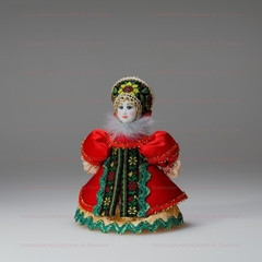 Кукла в русском костюме