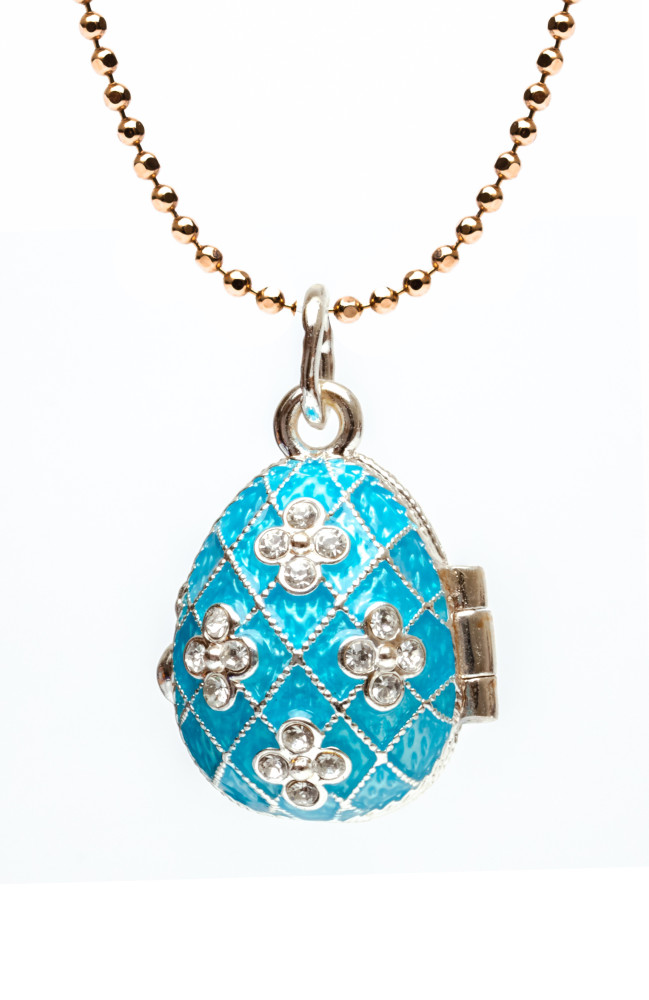 Flowers with a Mesh Opening Light Blue Egg Pendant