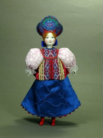 Кукла в русском костюме