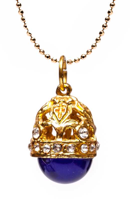 Jug with a Gem Black Egg Pendant
