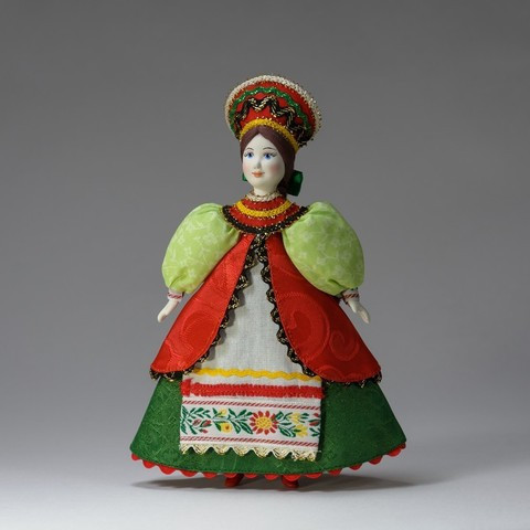 Кукла в русском костюме