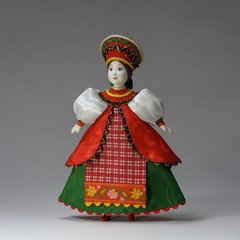 Кукла в русском костюме