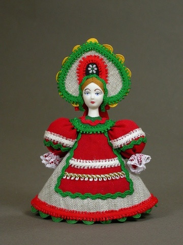 Кукла в русском костюме