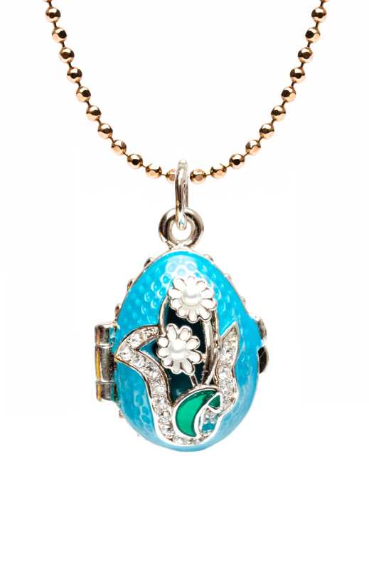 Camomiles with Rhinestones Opening Light Blue Egg Pendant
