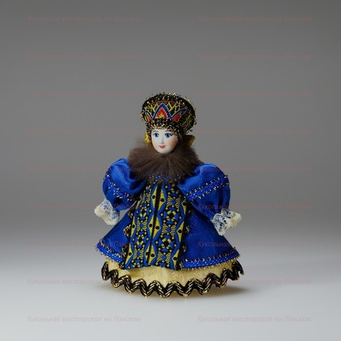 Кукла в русском костюме