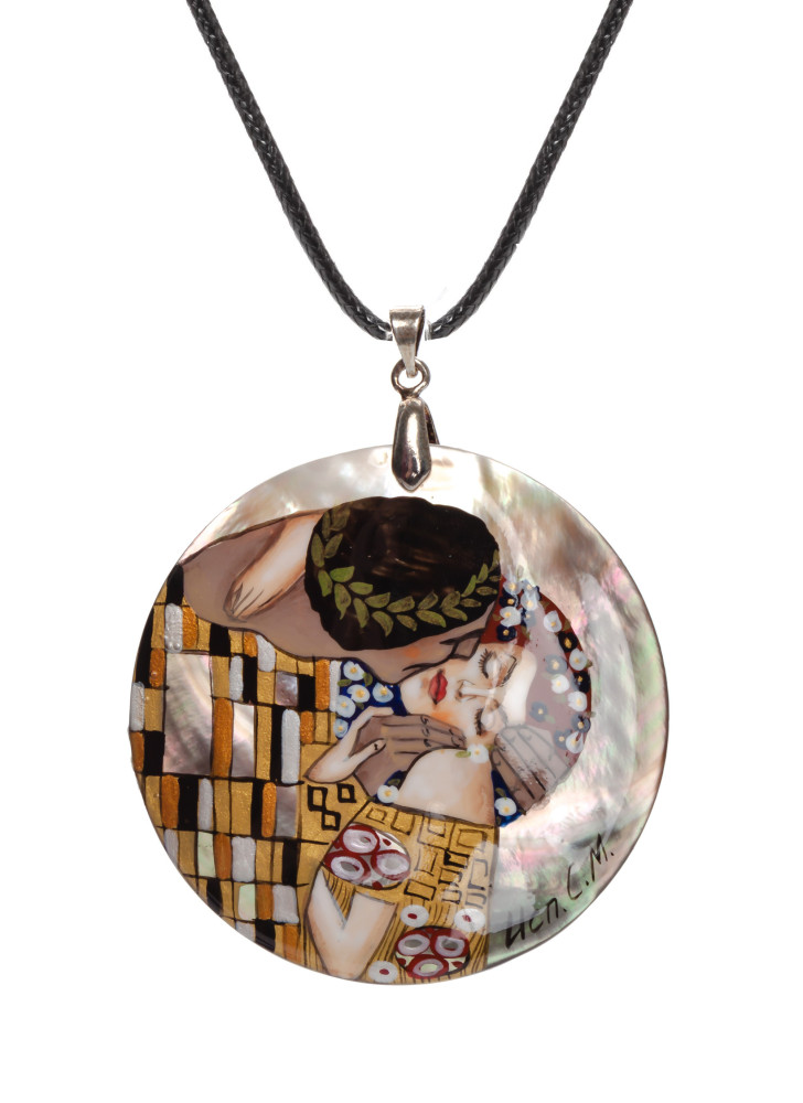 d50 mm The Kiss by Klimt hand painted Nacre Pendant (by Tatiana Shkatulka Crafts)