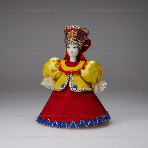 Кукла в русском костюме