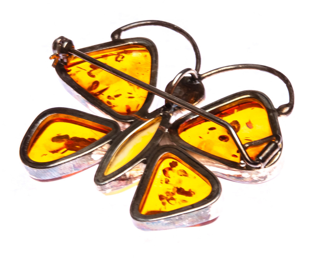 20 g Butterfly Baltic Amber Brooch