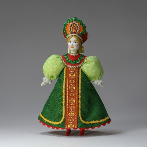 Кукла в русском костюме