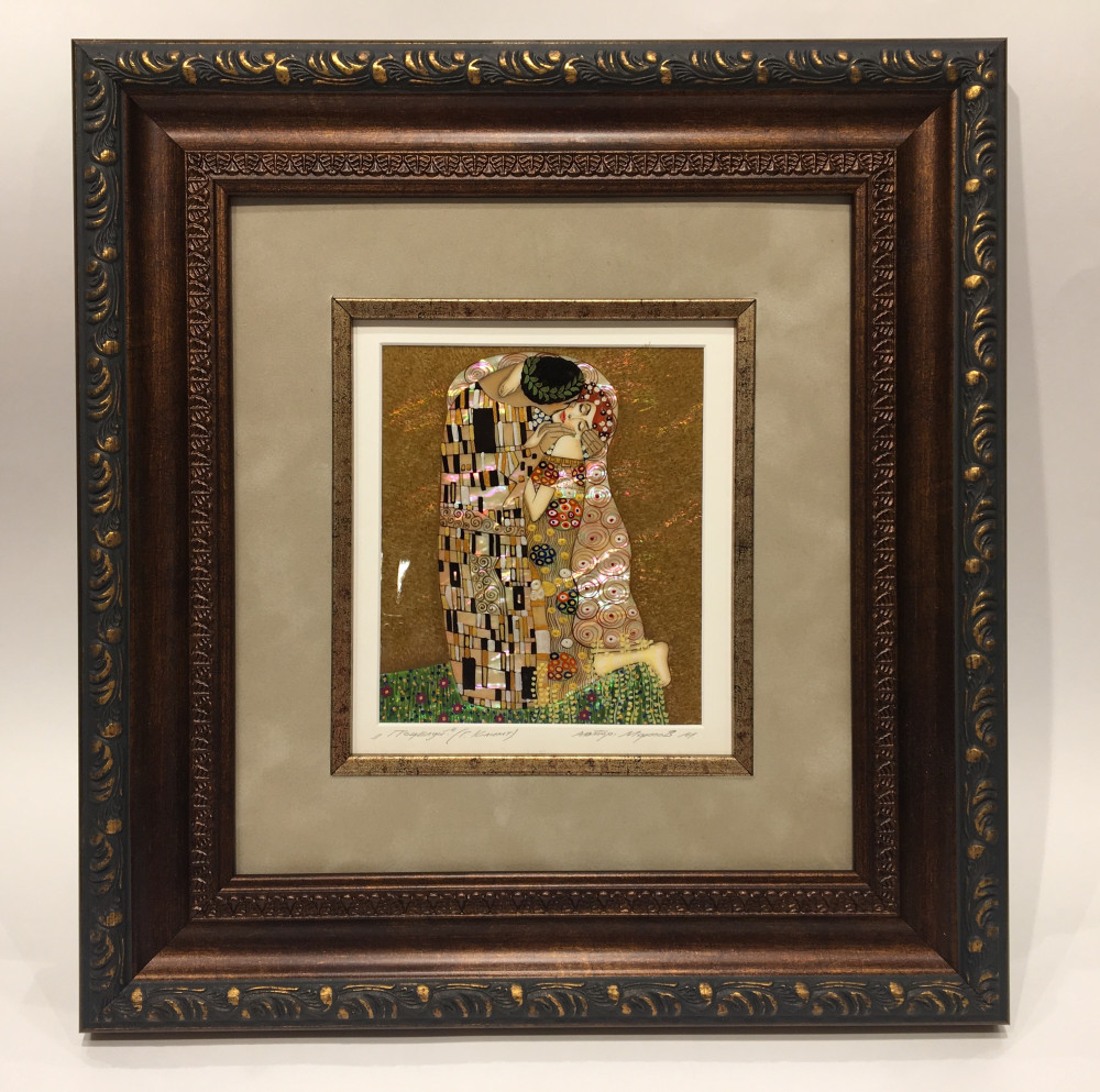 350x310mm The Kiss by Klimt hand painted on mother of pearl
