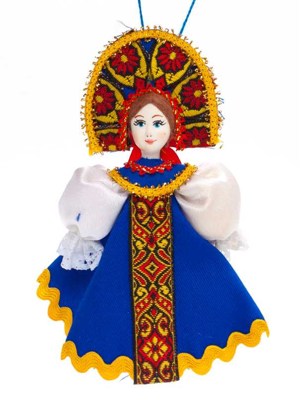 Кукла в русском костюме