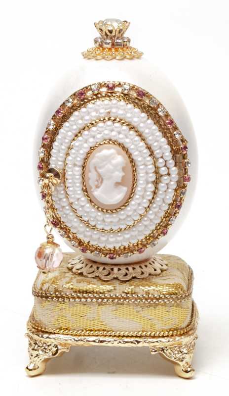 110 mm Cameo with Pearls and Pendants Goose Shell Easter Egg