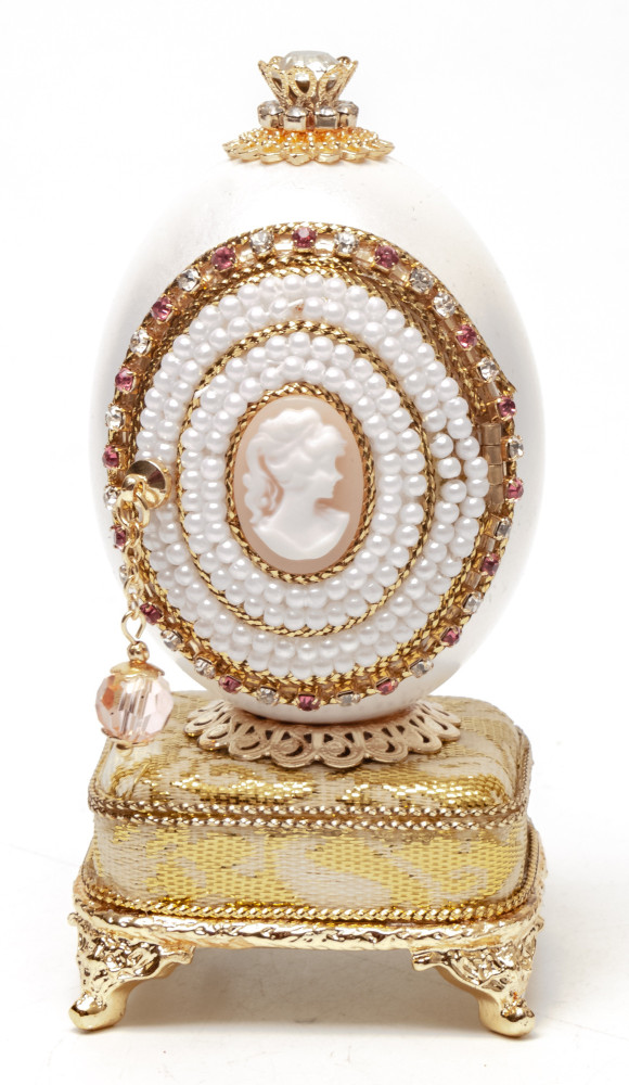 110 mm Cameo with Pearls and Pendants Goose Shell Easter Egg