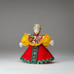 Кукла в русском костюме