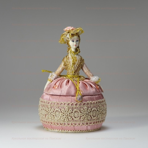Porcelain Girl Figurine with a Jewellery Box