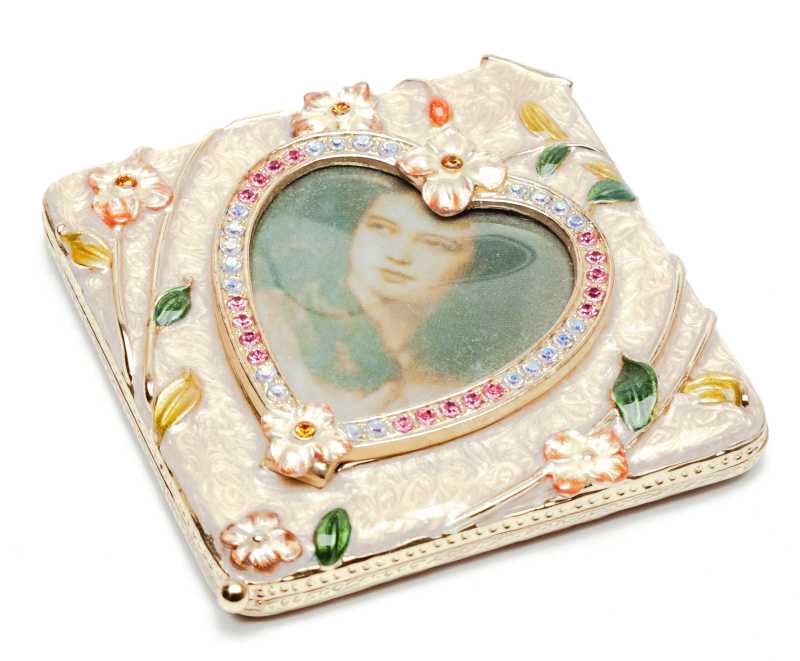 80 mm Heart with a Picture Pink Compact Mirror