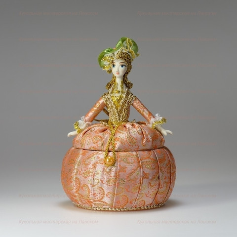Porcelain Girl Figurine with a Jewellery Box