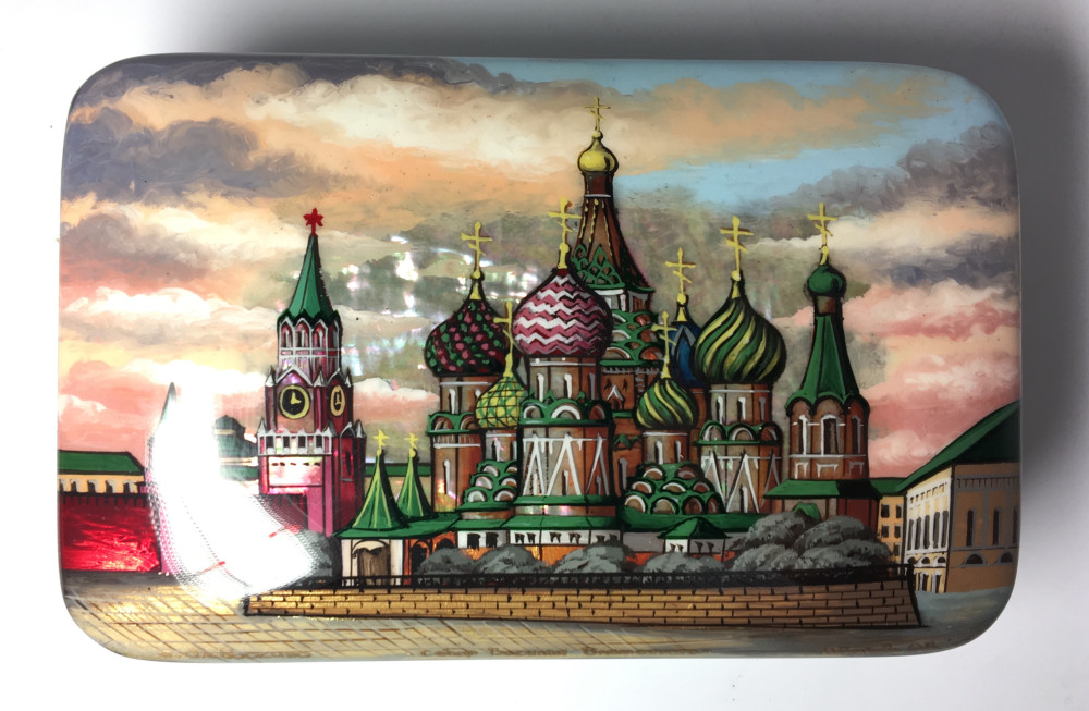 130 x 85 mm Red Square and Snt Basil Cathedral hand painted on pearl shell lacquered box from Fedoscino (by Mihail Studio)