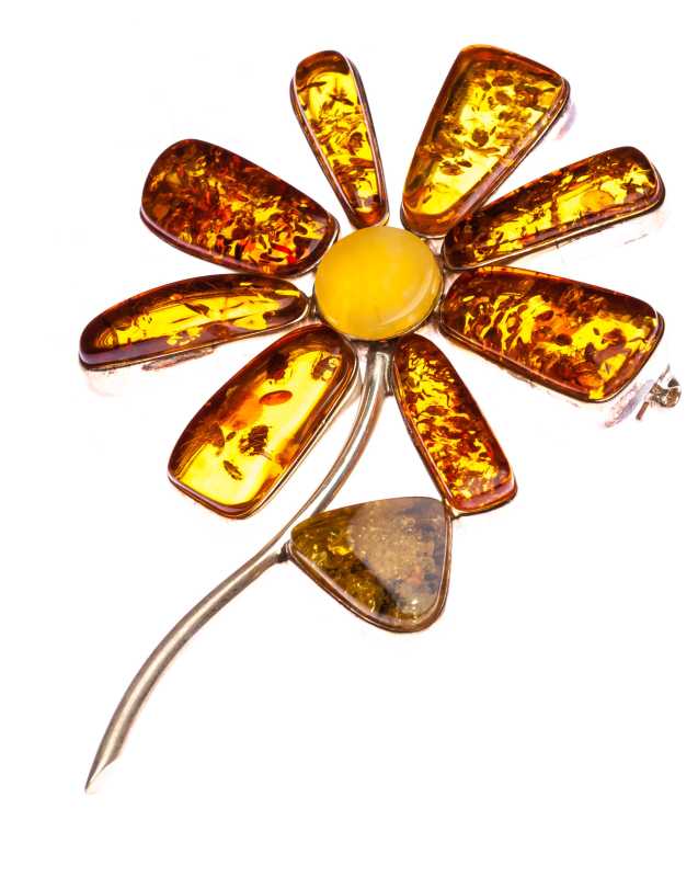 34 g Daisy Baltic Amber Brooch