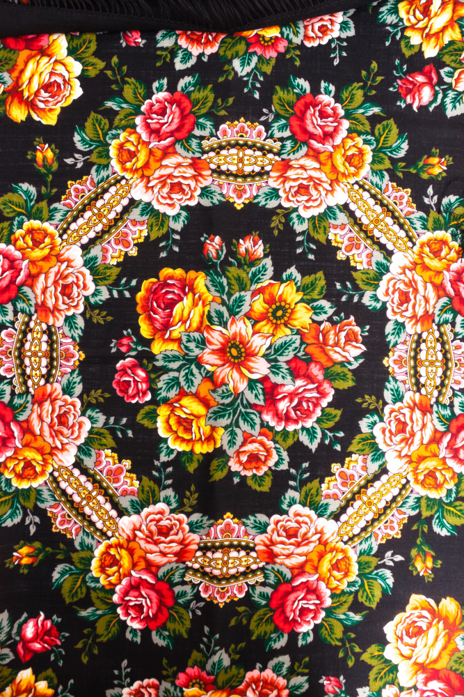 Shop Woolen Scarves with Silk Fringe 89x89 cm Платок «Город роз» online at Skazka.site | Eligible for fast shipping and free returns. Платок «Город роз»