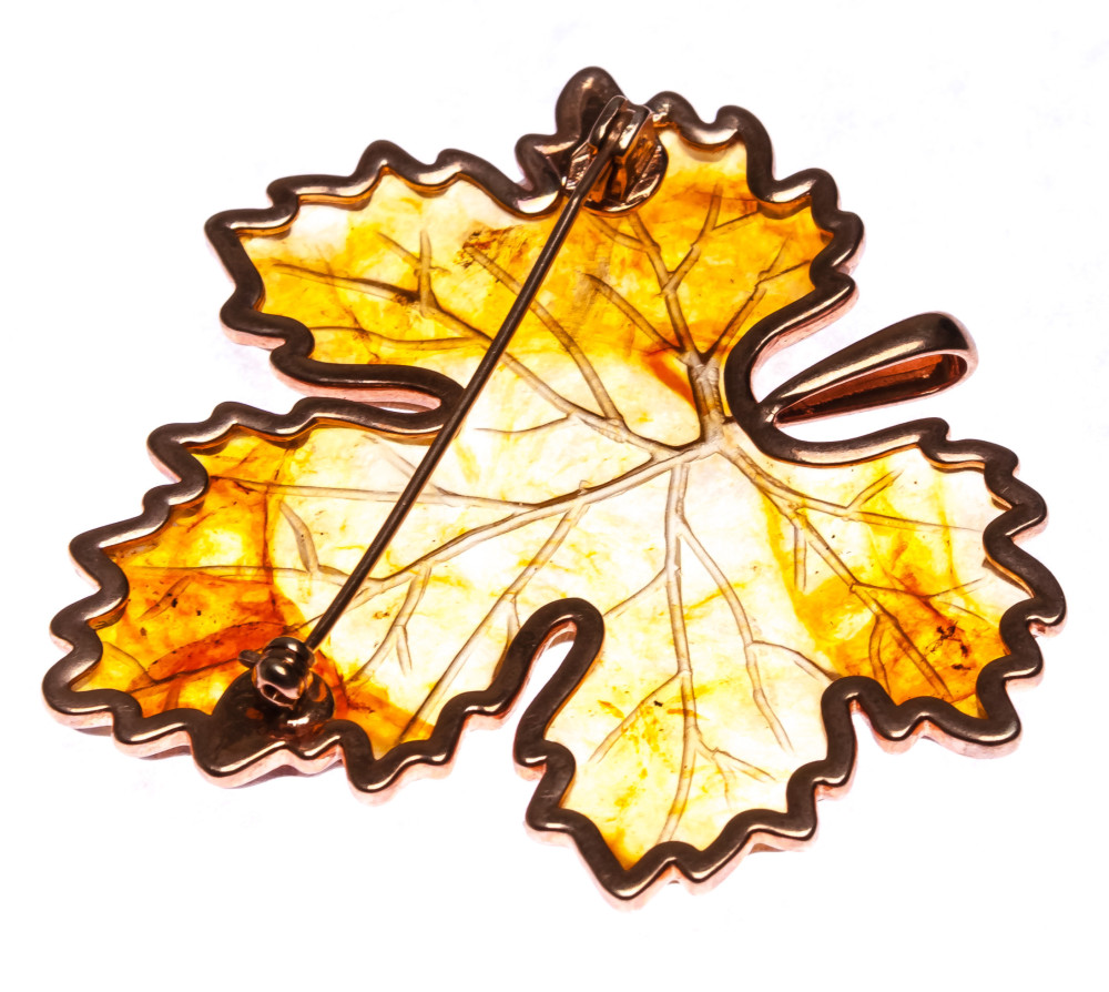 13 g Maple Leaf Baltic Amber Brooch