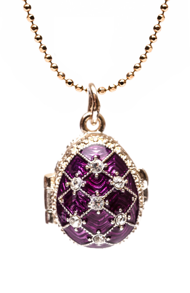 Stones Opening Violet Egg Pendant