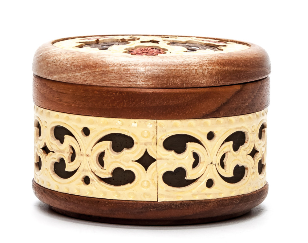 d 60 mm Siberian Patterns hand made Birchbark Jewelry Box (by Maxim Birch)