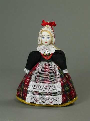 Кукла в эстонском костюме
