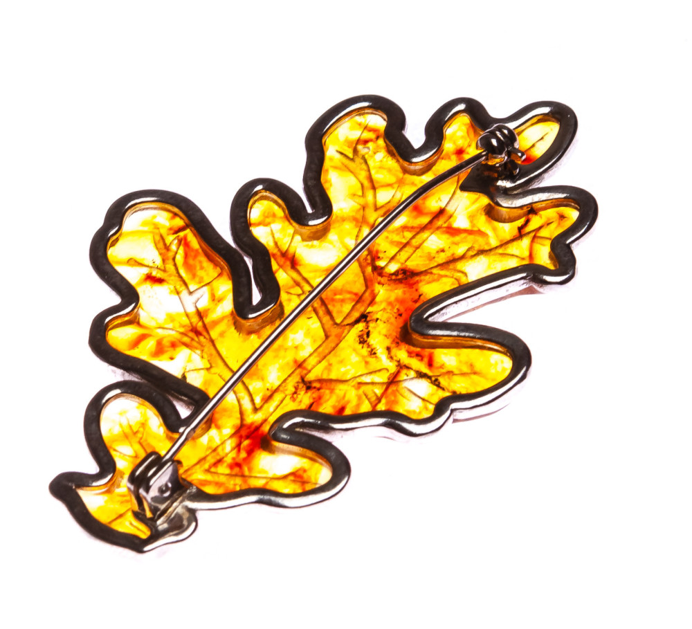11 g Oak Leaf Baltic Amber Brooch