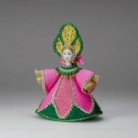 Кукла в русском костюме