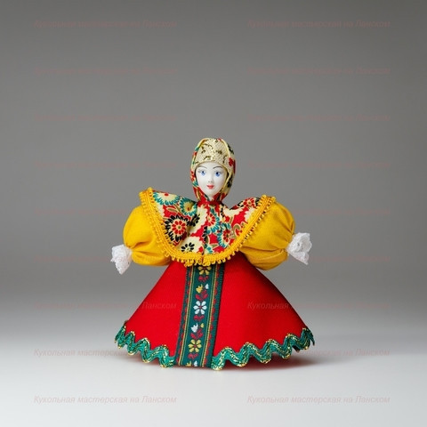 Кукла в русском костюме