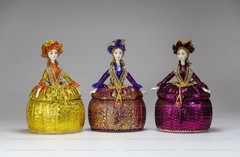 Porcelain Girl Figurine with a Jewellery Box