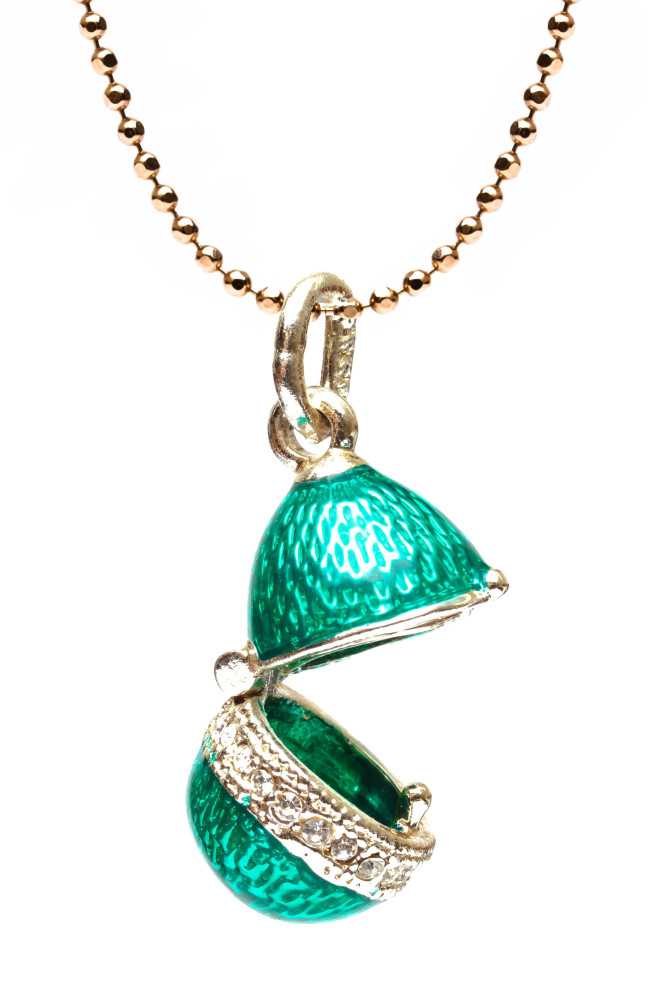 Big Shell Green Openingr Egg Pendant
