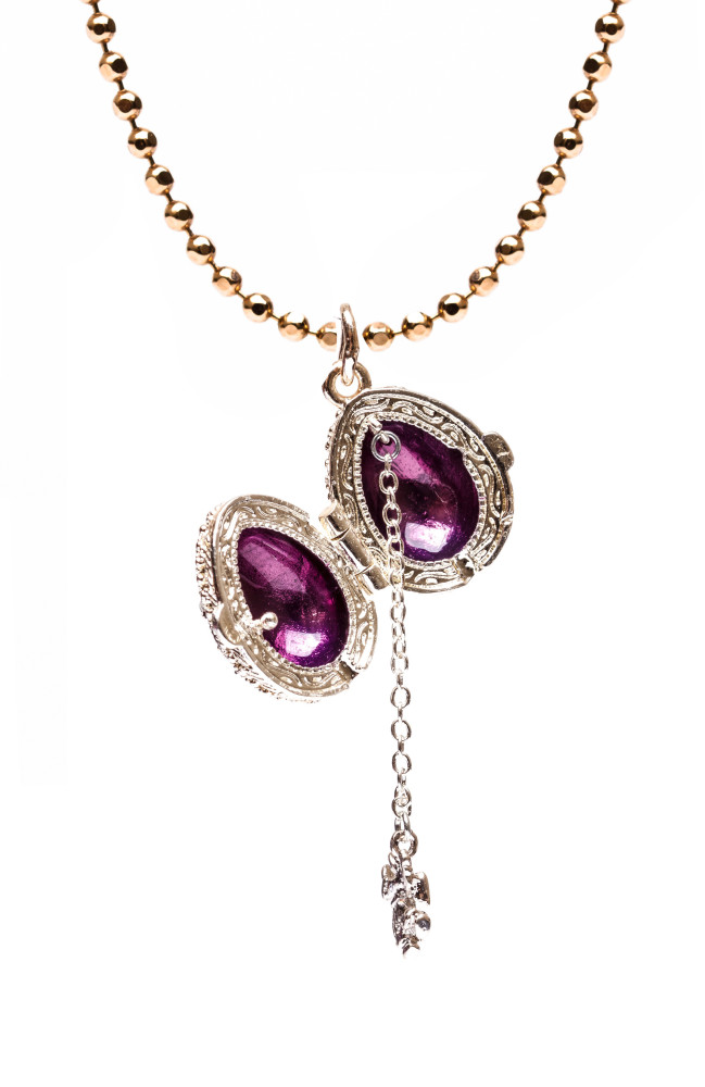 Stones Opening Violet Egg Pendant