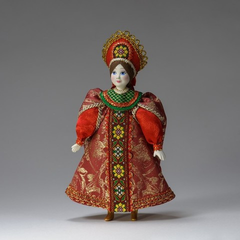 Кукла в русском костюме