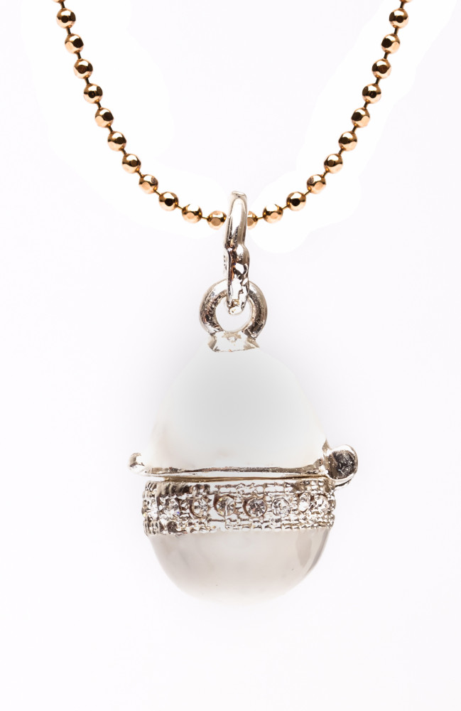 Big Shell White Opening Egg Pendant