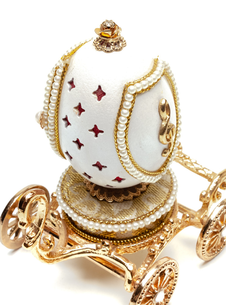 85 mm White Jewellery on the Cabin Music Egg Shell