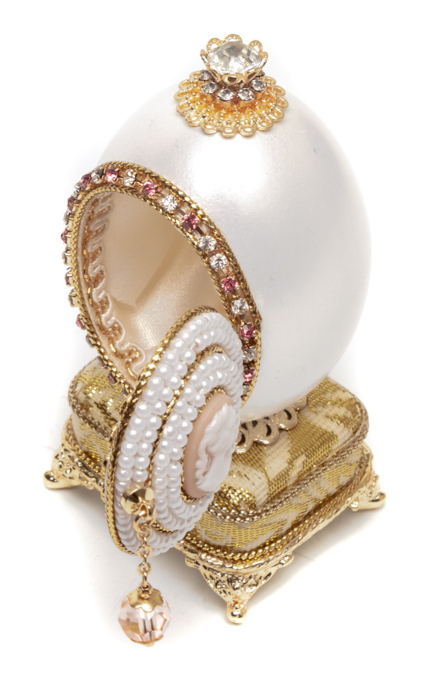 110 mm Cameo with Pearls and Pendants Goose Shell Easter Egg
