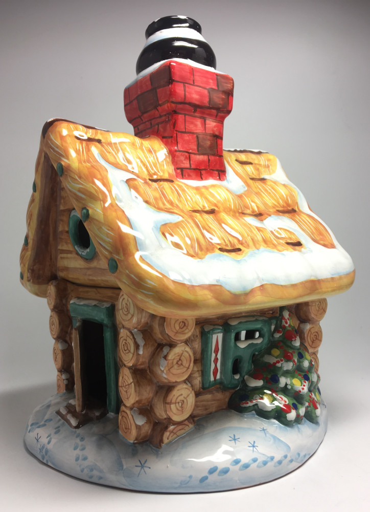 200 mm Russian Wooden Hut with Christmas Tree Ceramic Gift Box (by Maiolica Studio)