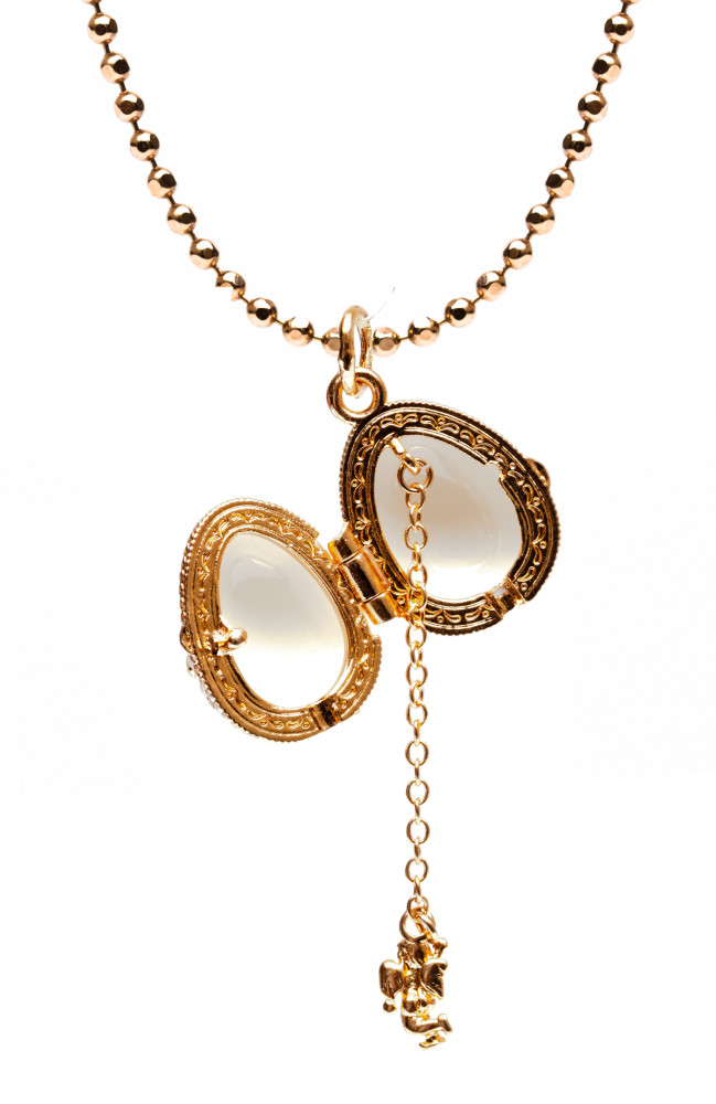 Flowers with a Mesh Opening White Egg Pendant