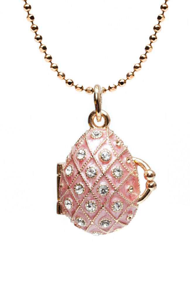 Mesh Opening Pink Egg Pendant
