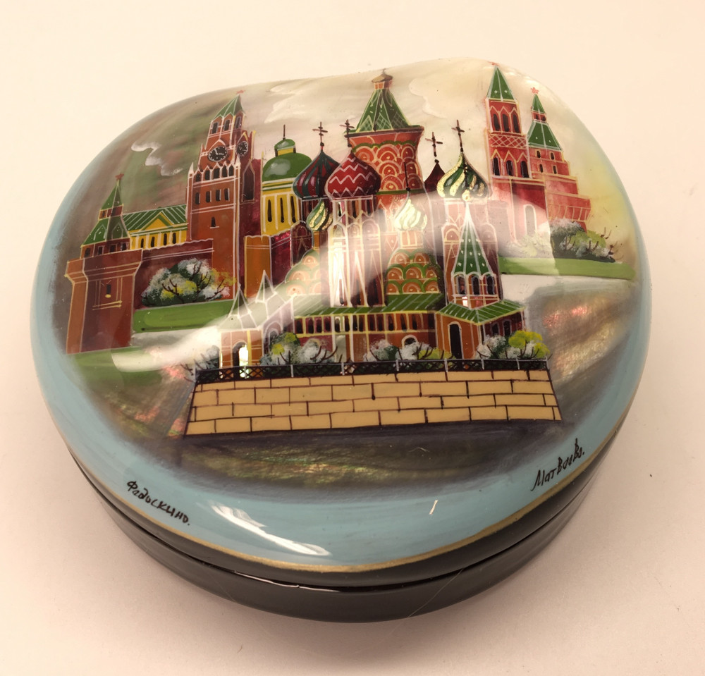 110 x 100 mm Red Square hand painted on shell Fedoscino lacqured papier-mache box (by Tatiana Fedoscino Arts)